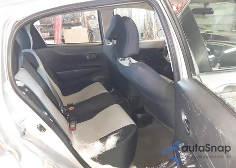 2013 Toyota Yaris Le z USA, uszkodzony, nr VIN JTDKTUD39DD547326